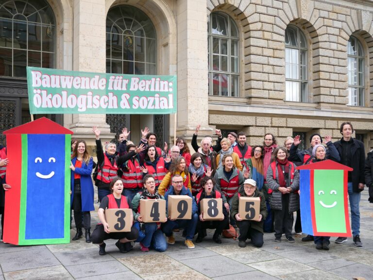 Volksinitiative: Viele Unterschriften für die Bauwende in Berlin