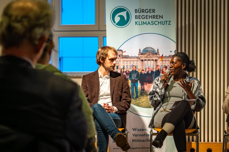 Moderatorin Lilly Amankwah im Gespräch mit Steffen Krenzer